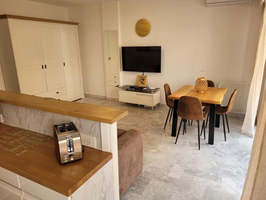Studio Entre Plages Et Monaco Climatise Parking Roquebrune-Cap-Martin Exterior foto